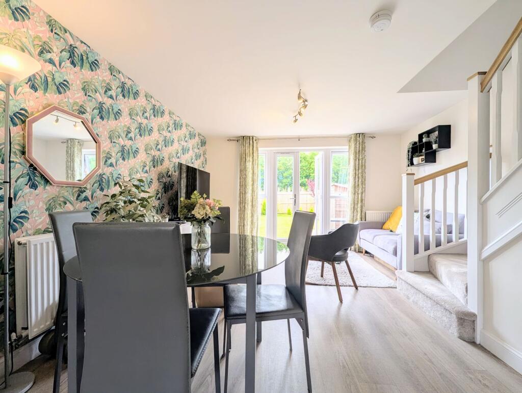 Open Plan Lounge &amp; Kitchen / Diner