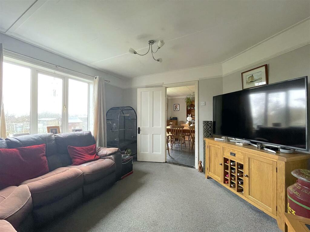 Living Room (3).jpeg