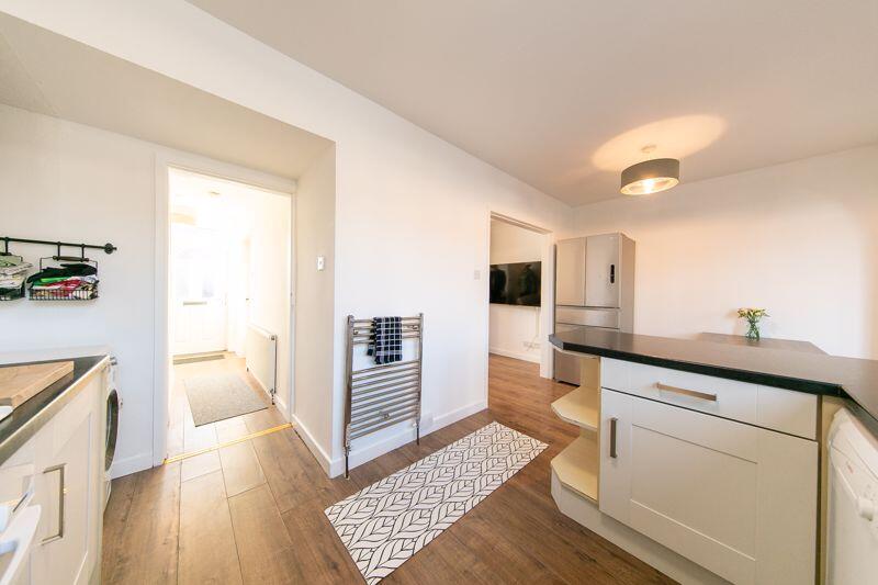 Kitchen &amp; dining room