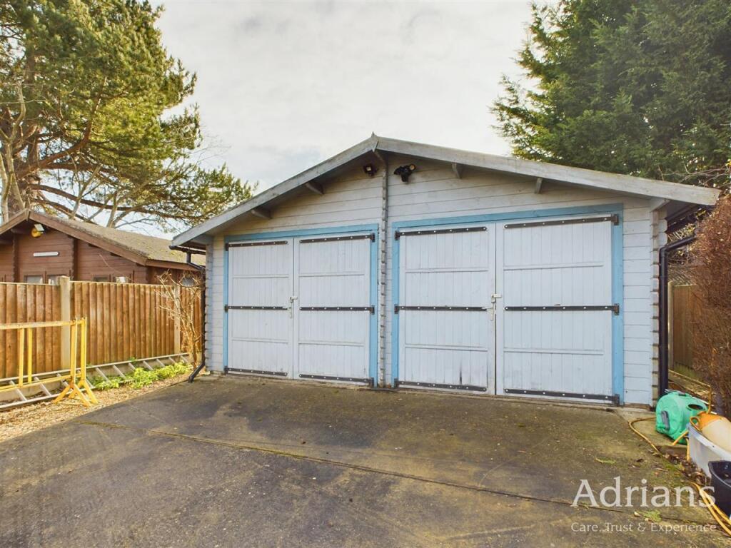 DOUBLE GARAGE