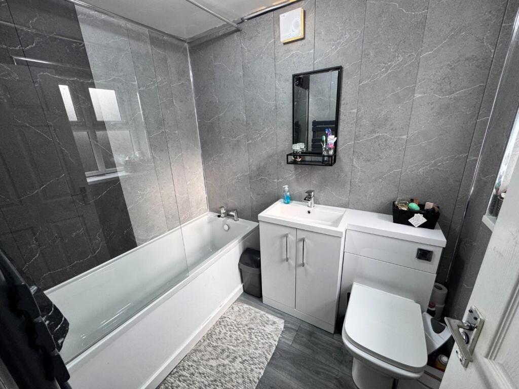 GROUND FLOOR BATHROOM