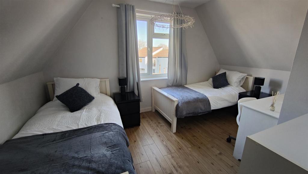 bed 2.jpg