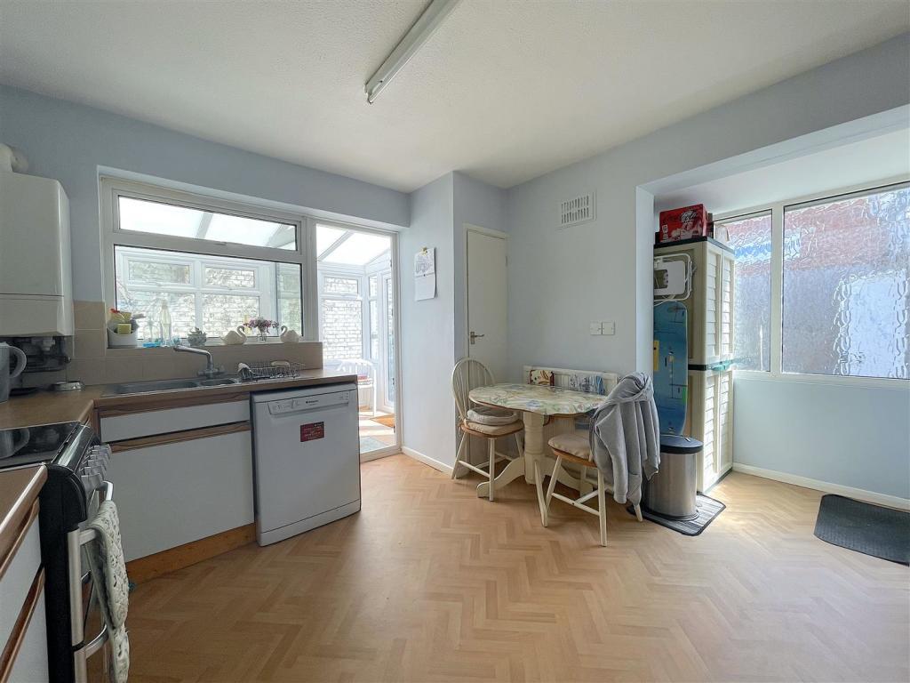 Kitchen (1).jpeg