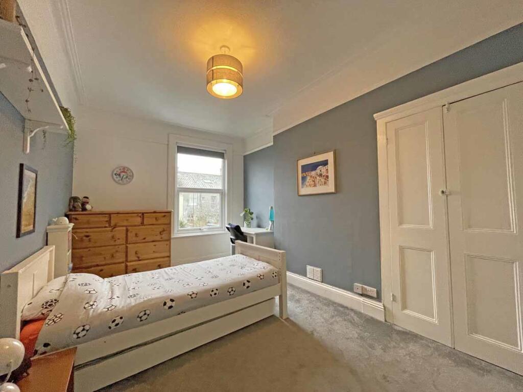 Edgecumbe Park Road 27 Bed 3.jpg