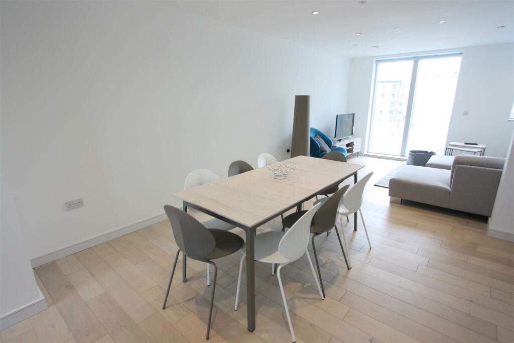 4 Towan Heights Dining Room