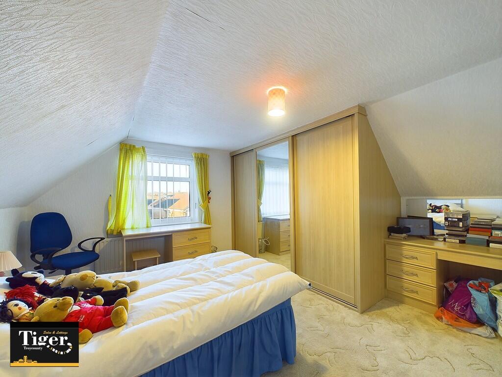 CAM02176G0-PR0453...