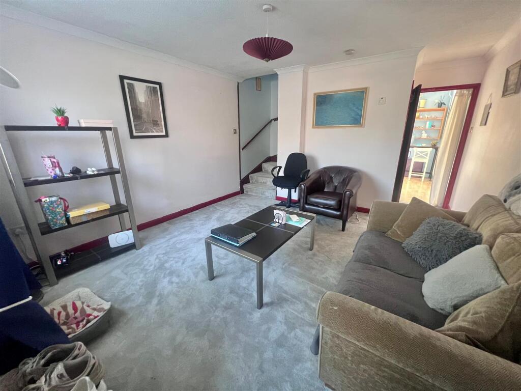 Lounge 4.jpg