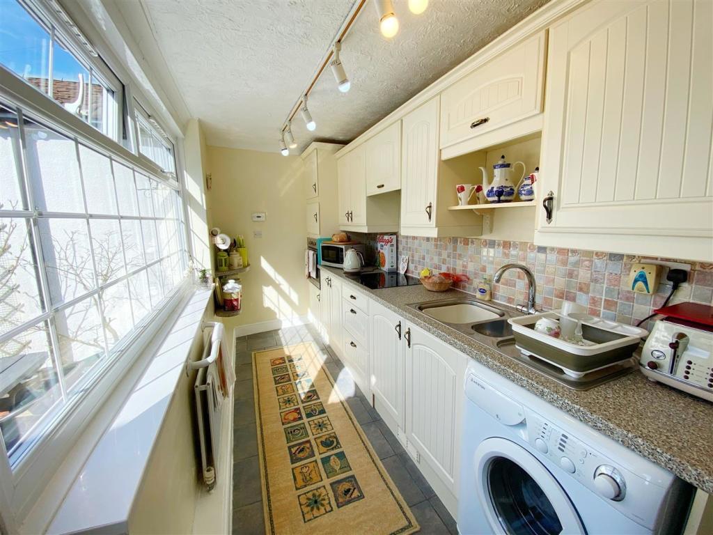 Kitchen 3.jpg