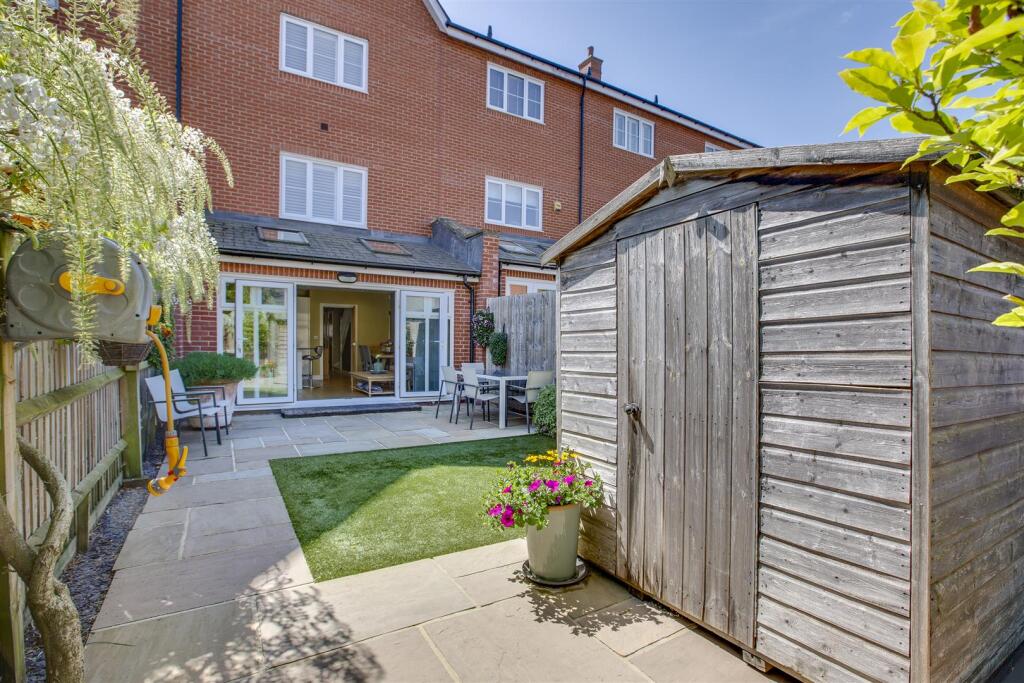 45 Greenwich Drive, HP11 1GT-12.jpg