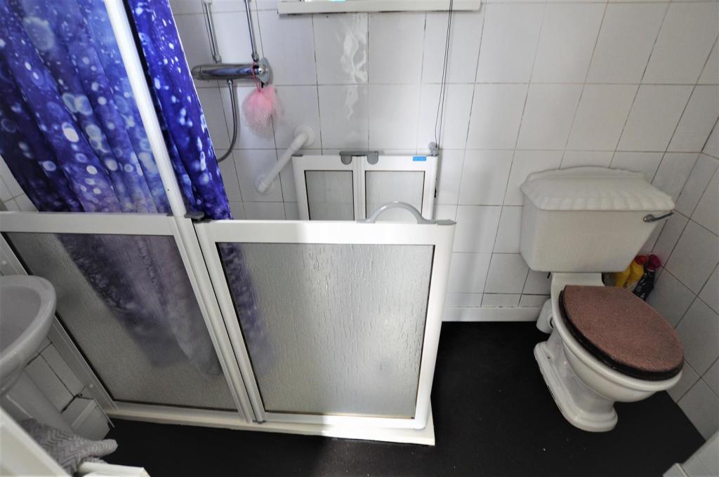 Shower Room.JPG