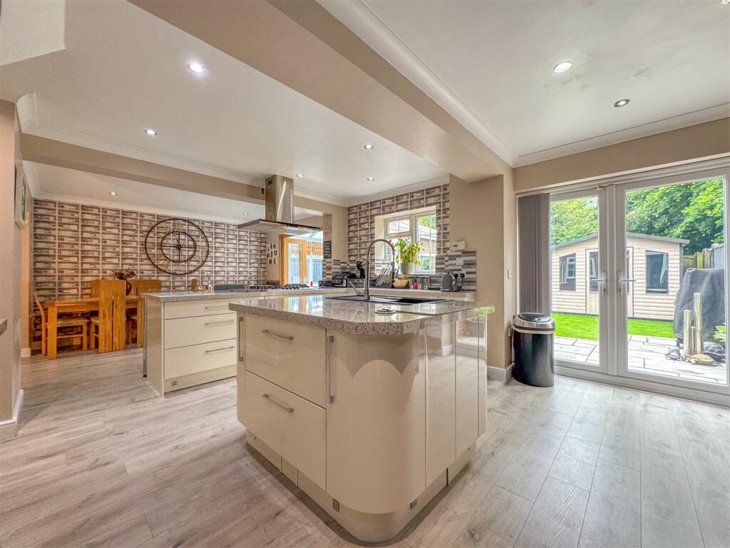 Wadebridge Drive - Image-14.jpg