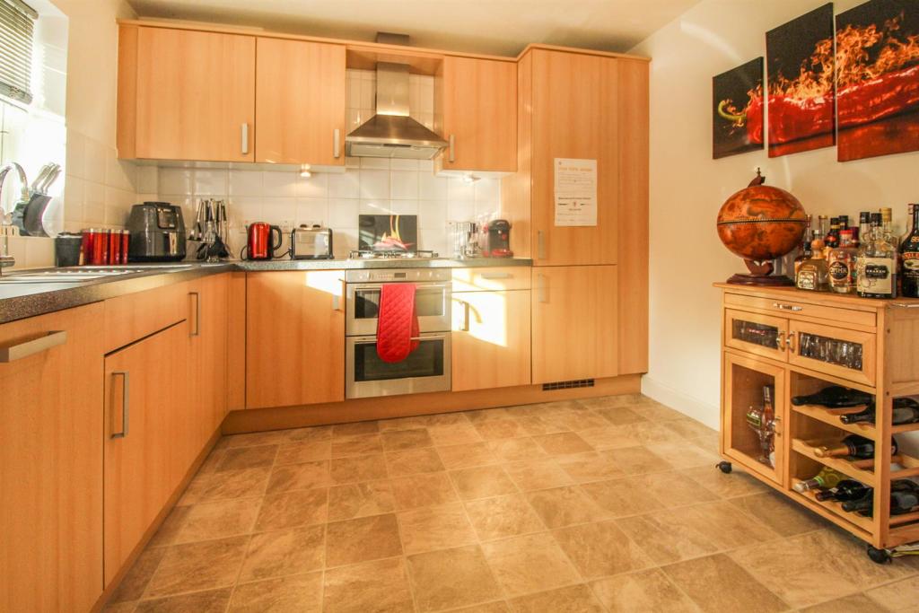 kitchen 2.jpg