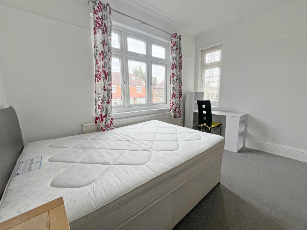 Wood Lane, Isleworth, TW7