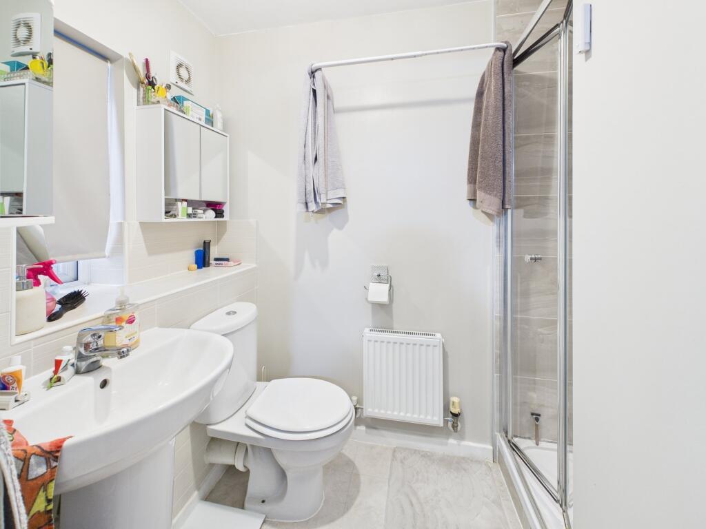 en-suite shower room