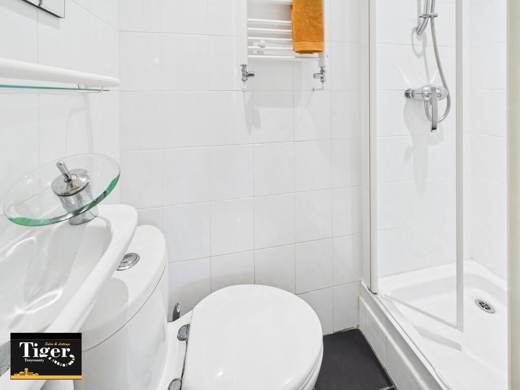 CAM02176G0-PR0671...