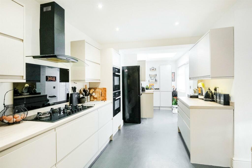 103 Chingford Avenue-13_resized.jpg