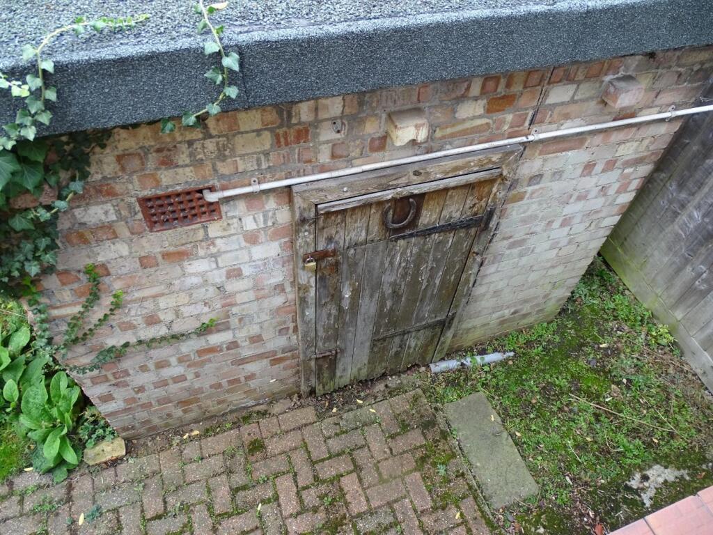 GARDEN EQUIPMENT STORAGE