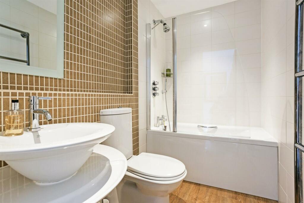64846_21 Vittoria Walk Cheltenham- (20)_low.jpg