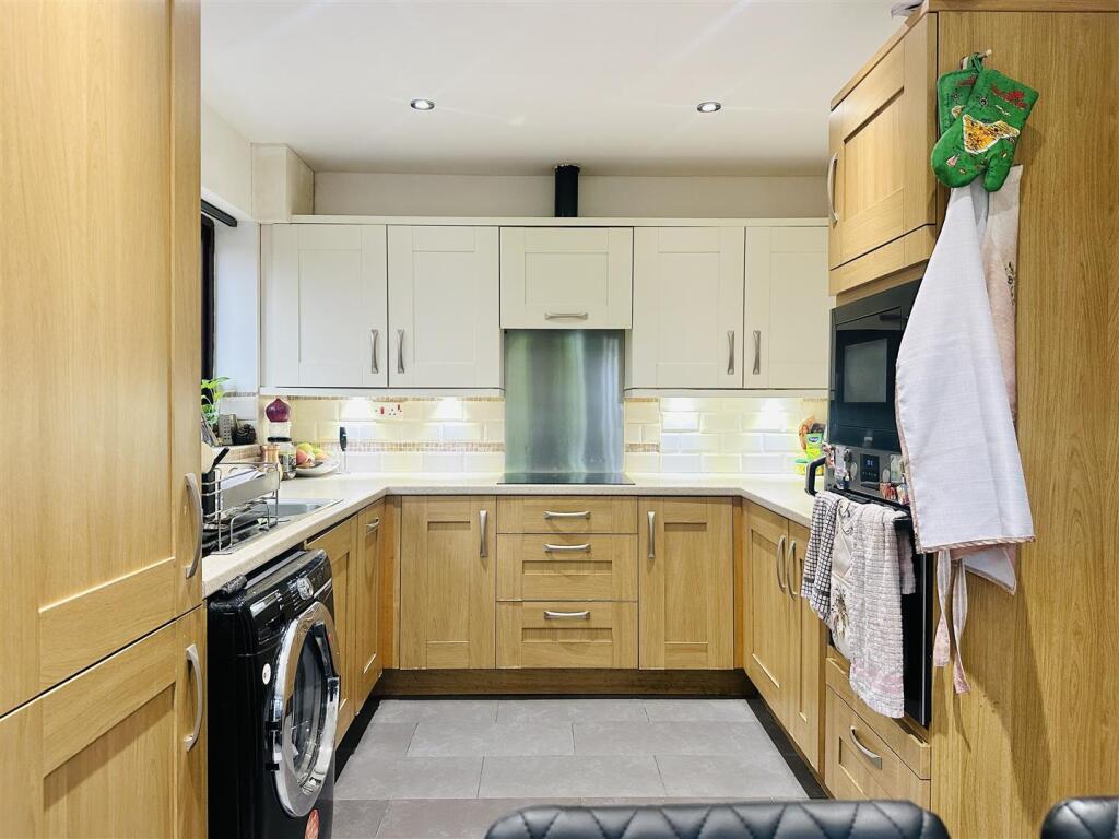 KITCHEN AND DINER