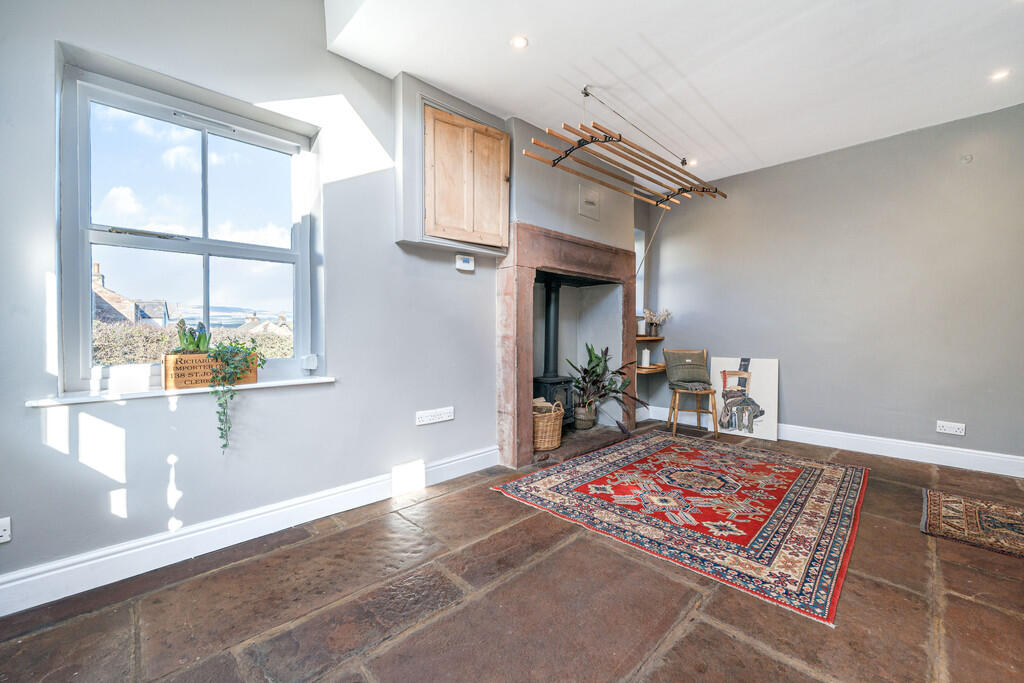 Kitchen/ Dining R...