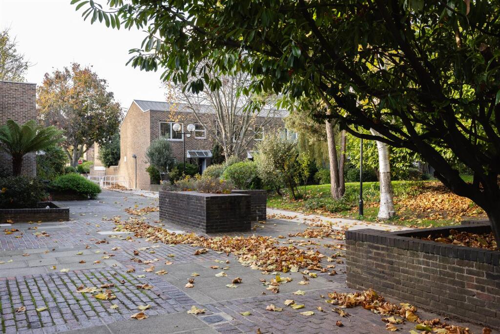 Christchurch Square E9