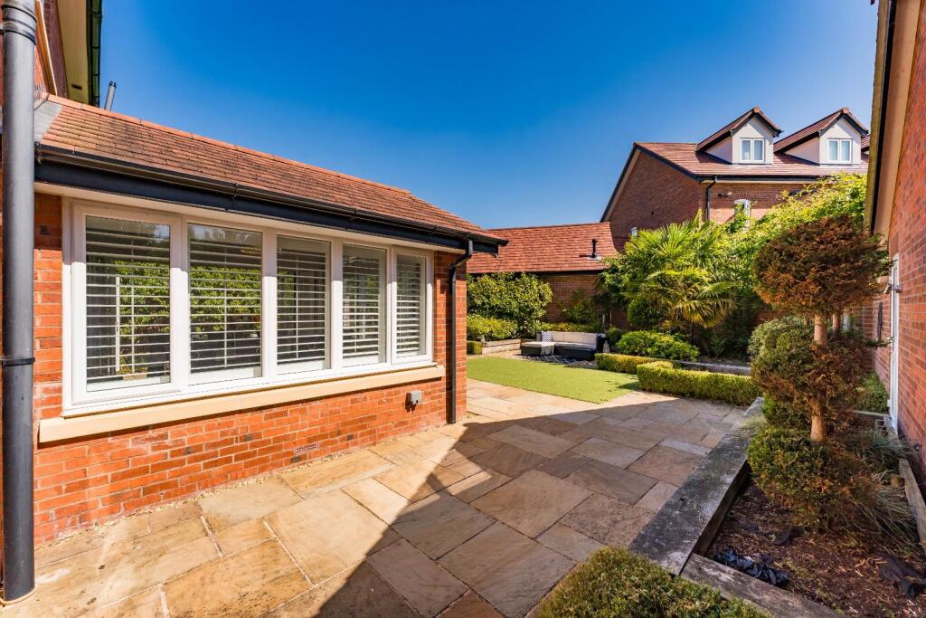 5 Bletchley Park Way, Wilmslow.jpg