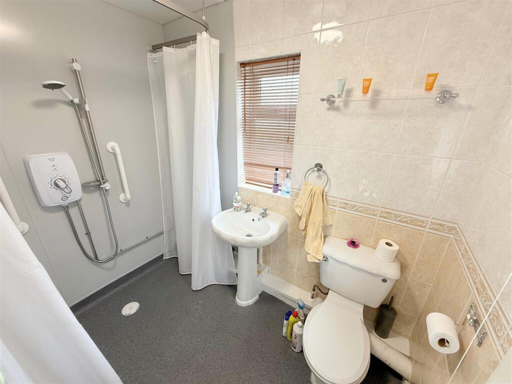 SHOWER ROOM
