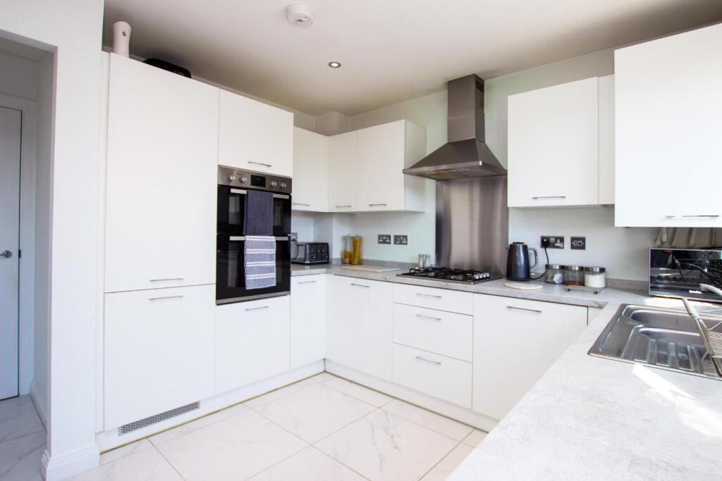 Inveraray Avenue (21).jpg