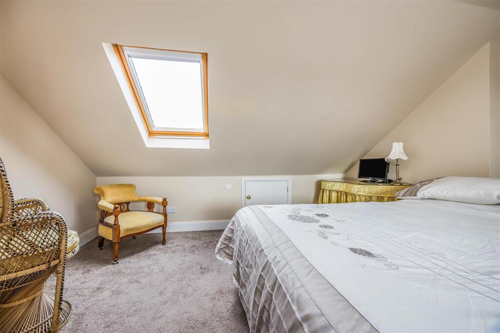 2A Wesley Grove, Copnor-Small-PorticoMarketing-Sol