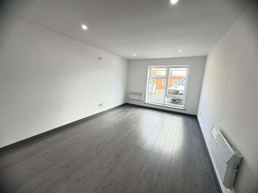 Flat 1-3.jpg