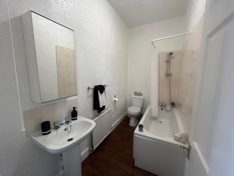 Flat 5 - Regent Park Avenue, LS6 2AU