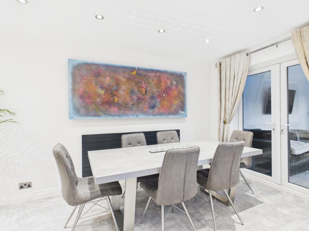 CAM03729G0-PR0181-STILL026