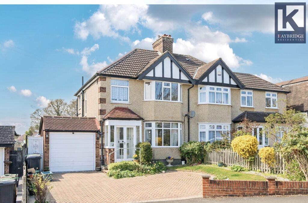 Walsingham Gardens, KT19 0LS