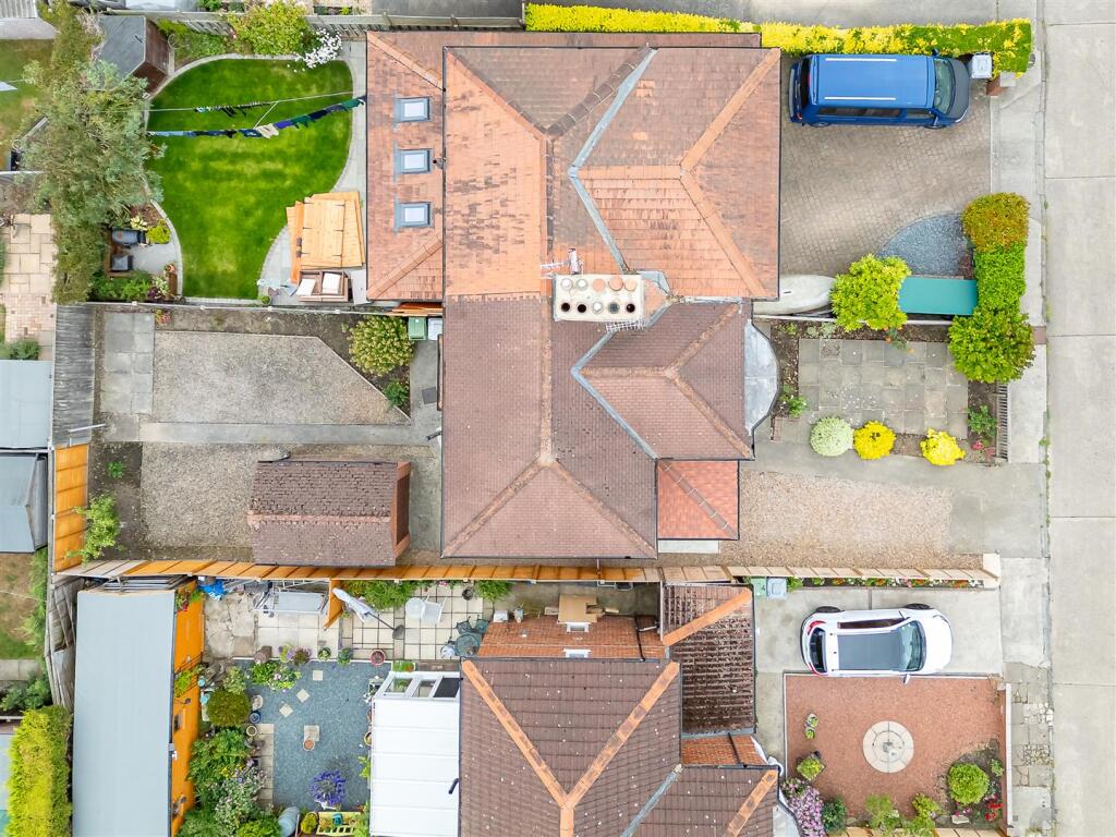 5 Thirlmere Dr-18.jpg