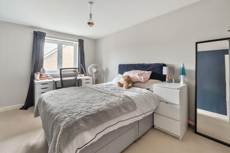 1304349 18 683eb81d2b089