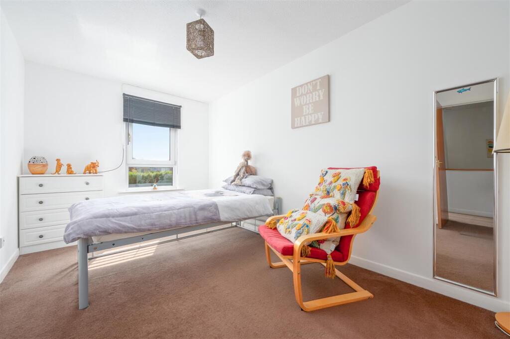 7 Fairley Court 017.JPG