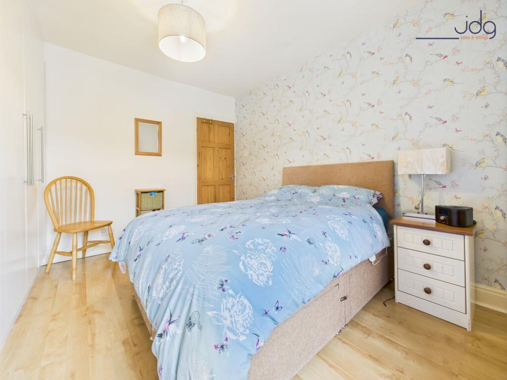 Double Bedroom with built in wadrobes