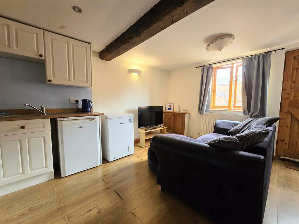 19 Market Street, Ashby