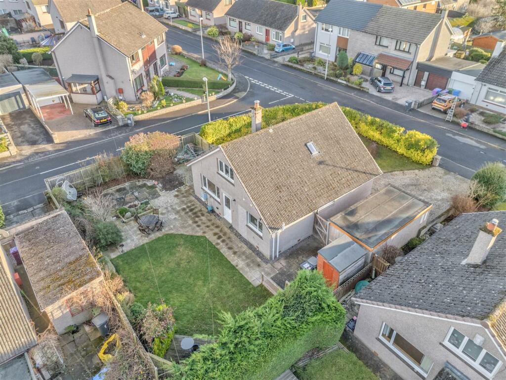 5 Rosemount Road Birkhill-3.JPG
