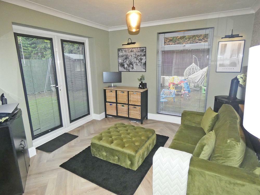 2276familydining room.jpg