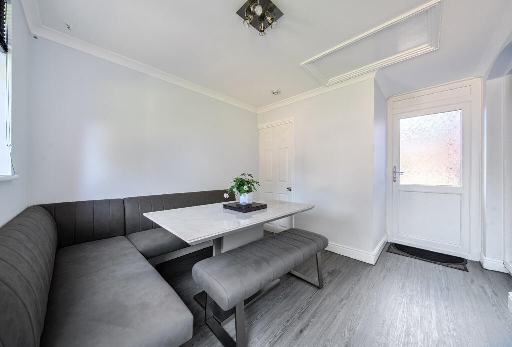 1353403-7-68c3e8b...