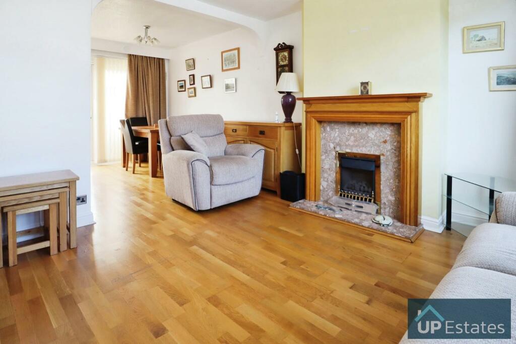 LOUNGE/ DINING ROOM