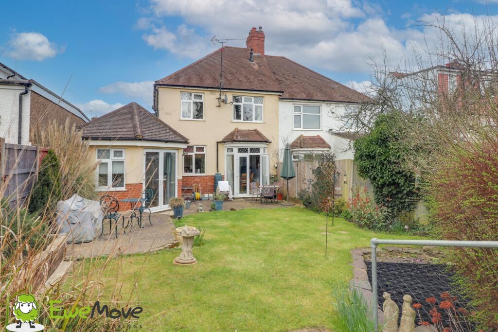 Large Garden - Ben Brind EweMove Estate Agents