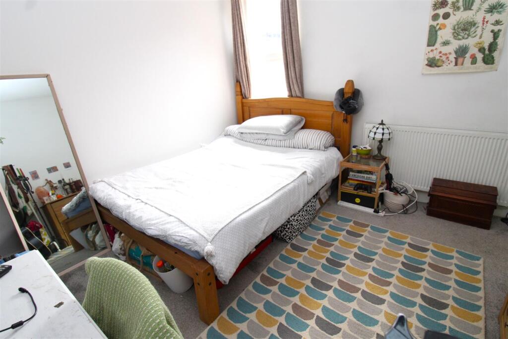 Bedroom 2.JPG