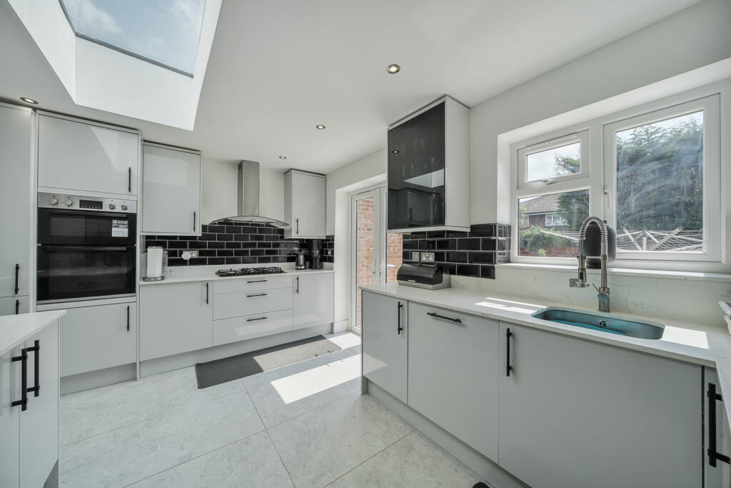 1305841-11-684c05...