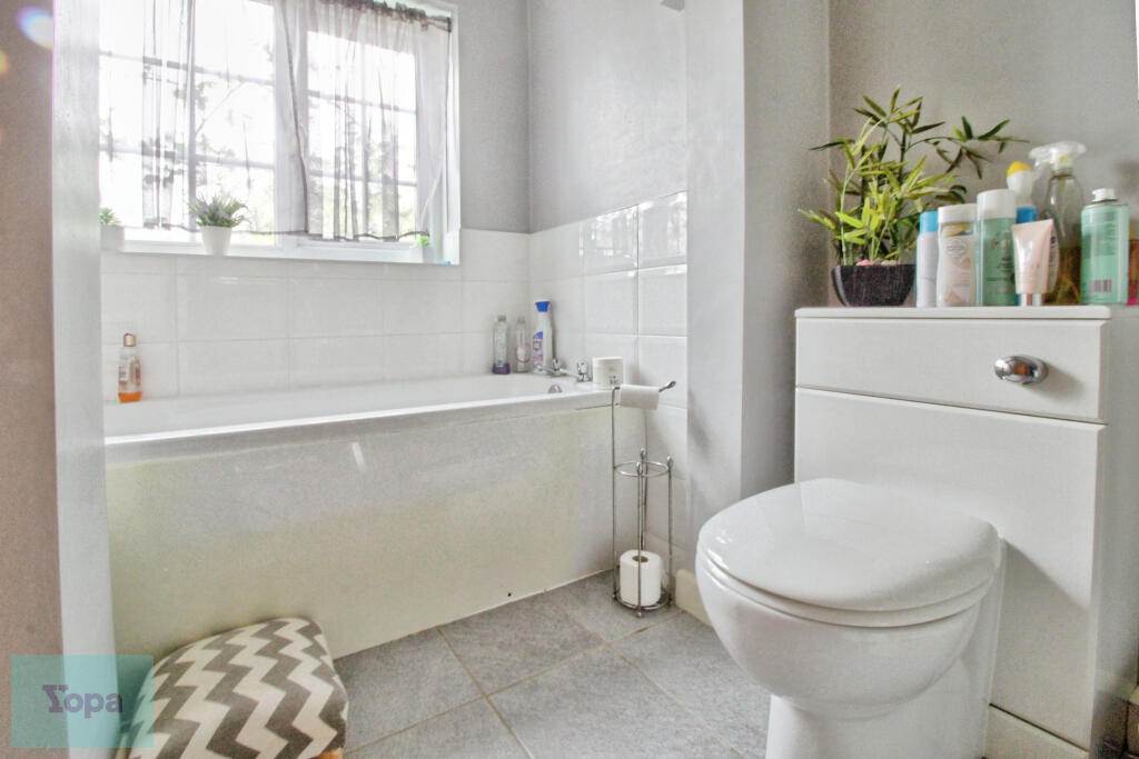 561d92f0-Bathroom1
