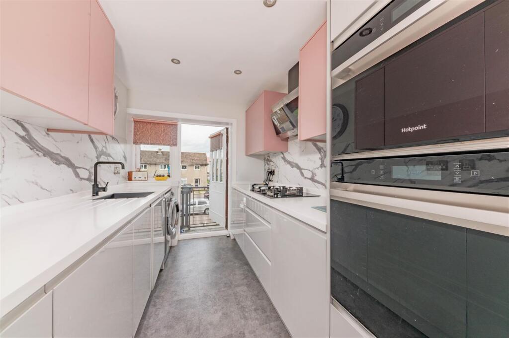 1-L 143 Fintry Drive Dundee-8.JPG