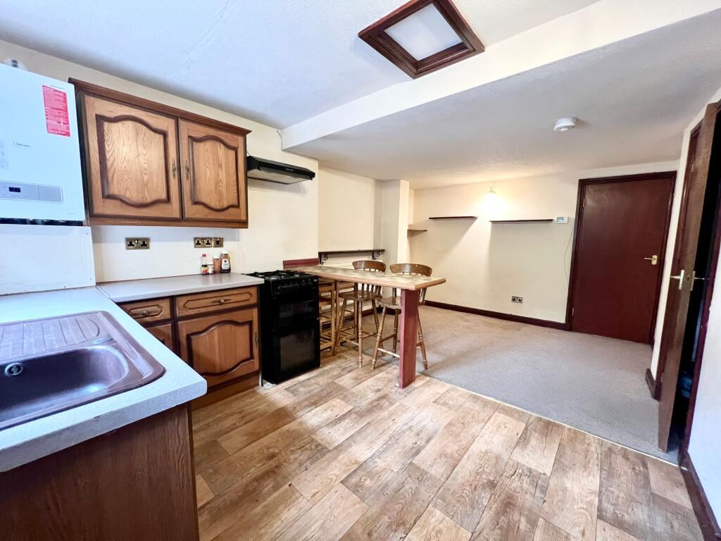 OPEN-PLAN DINING KITCHEN