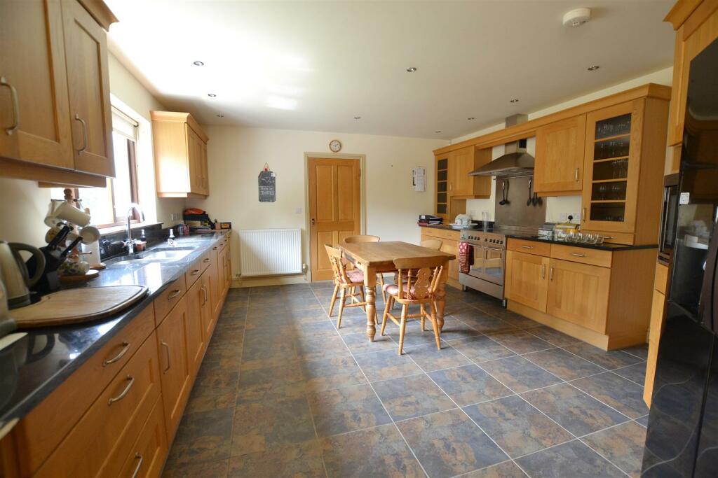 kitchen..JPG