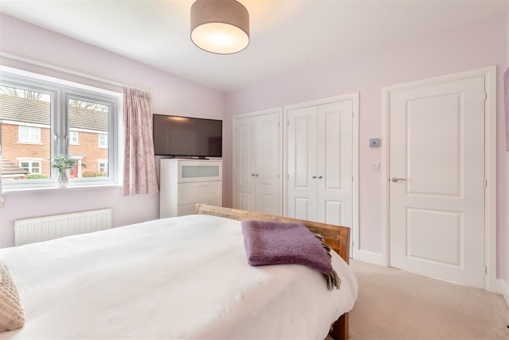 8588285-interior34.jpg